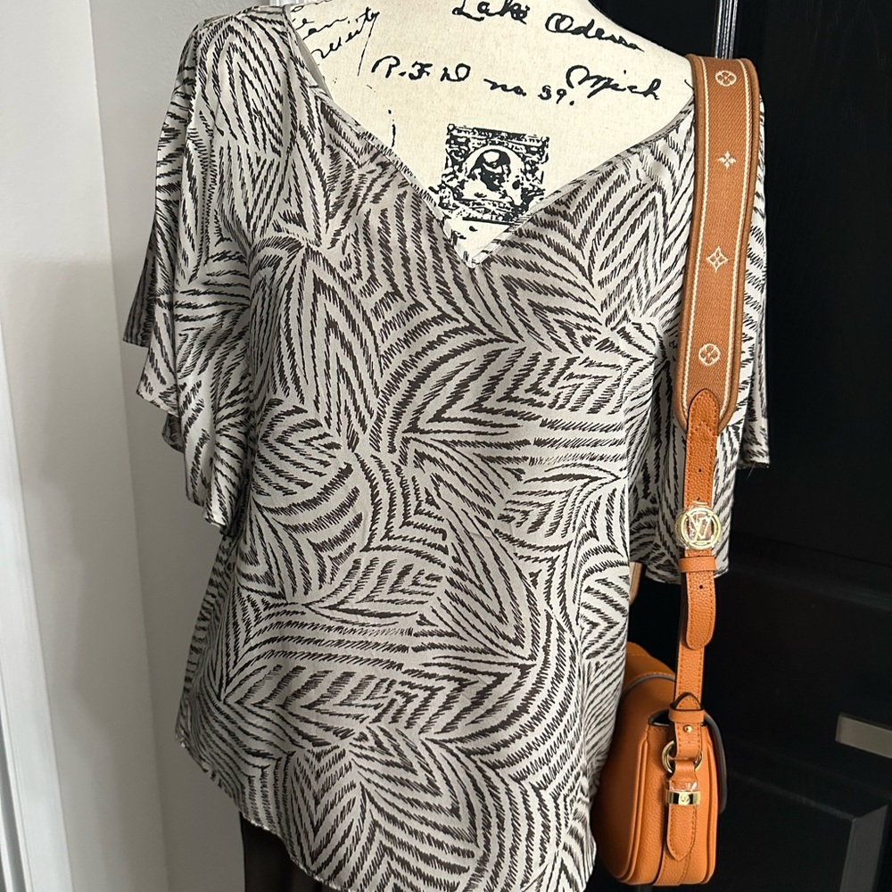 Banana Republic brown Leaf Print Blouse 100% silk